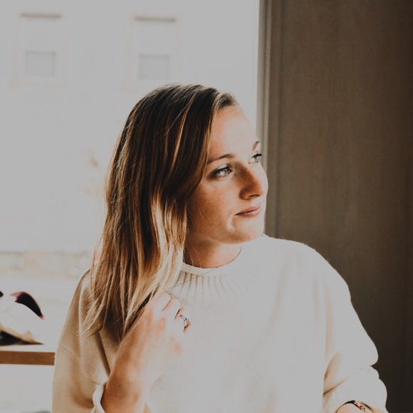 Meet your Posher, Demi - Picture 6 of 8